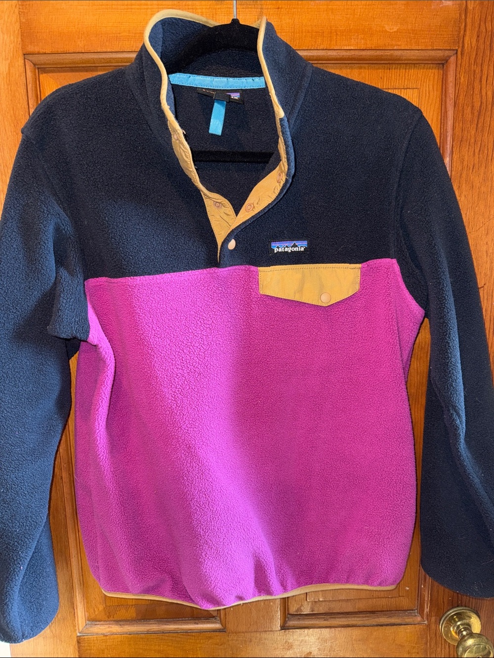 Patagonia Women's Black and Magenta Synchilla Snap-T Fleece Pullover